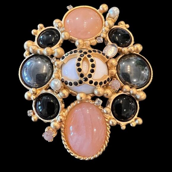 Chanel Gripoix Gold and Black Brooch - Picture 3 of 7